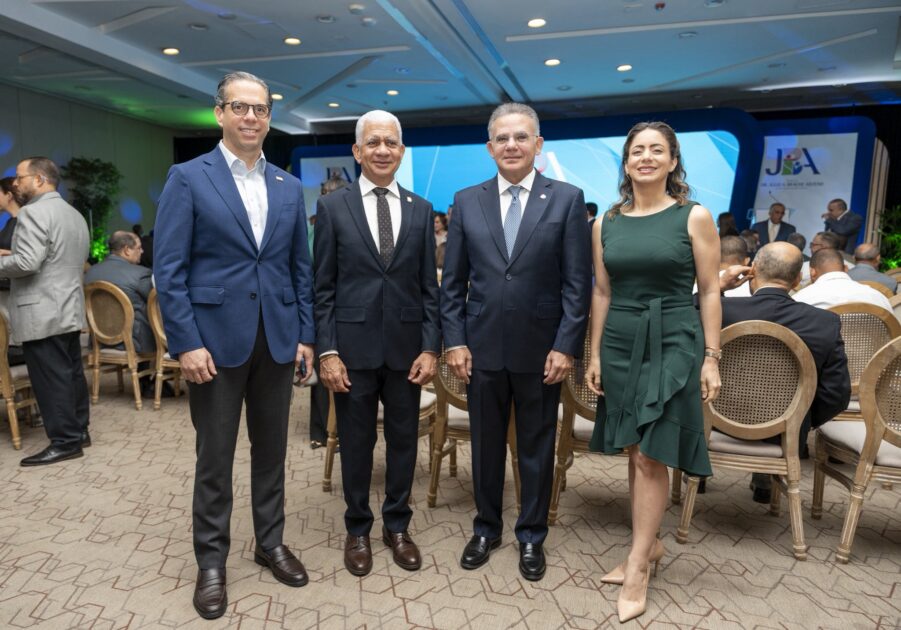 @GloriaReyesG Participa en la 5ta entrega del Premio Dr. Julio A. Brache Arzeno a la Sostenibilidad