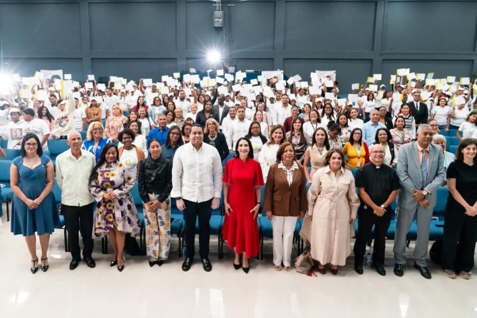 @Raquel celebra la clausura de los programas de Crianza Positiva Habilidades para la Vida, Educación Sexual Integral y Animación Sociocultural, impulsados por el Gabinete de Niñez y Adolescencia y el Conani