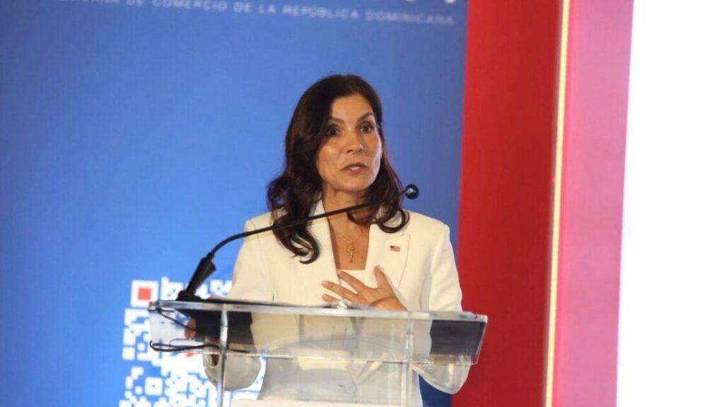 DISCURSO ÍNTEGRO de la embajadora  estadounidense Leah Campos durante el almuerzo mensual de la Amchamdr @EmbajadaUSAenRD