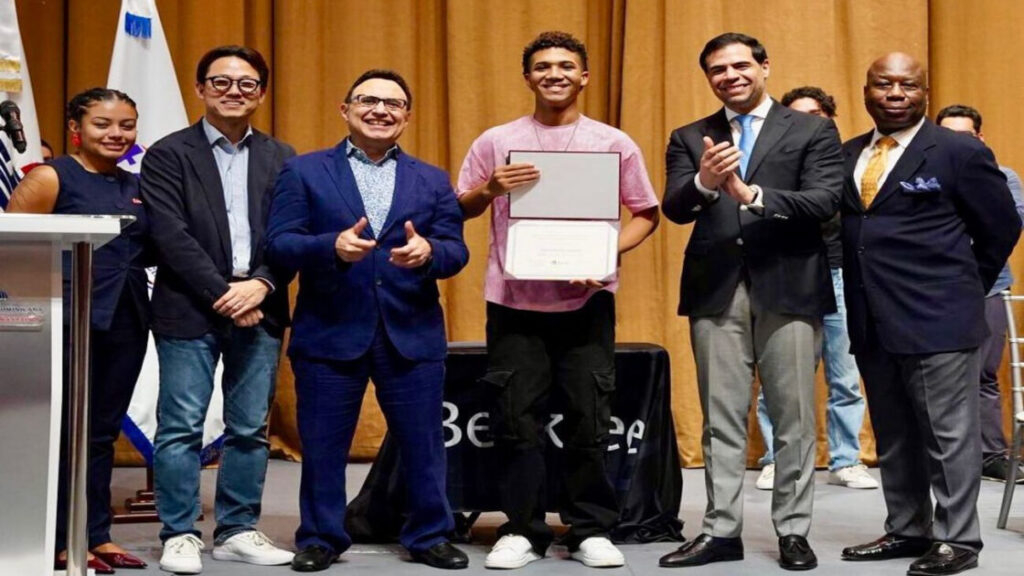 Concluye Berklee en Santo Domingo con 43 estudiantes becados con más de 200 millones de pesos
