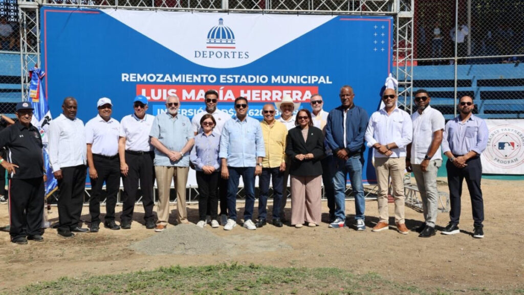 Ministerio de Deportes inicia remodelación de estadio en Baní con inversión de 25 millones