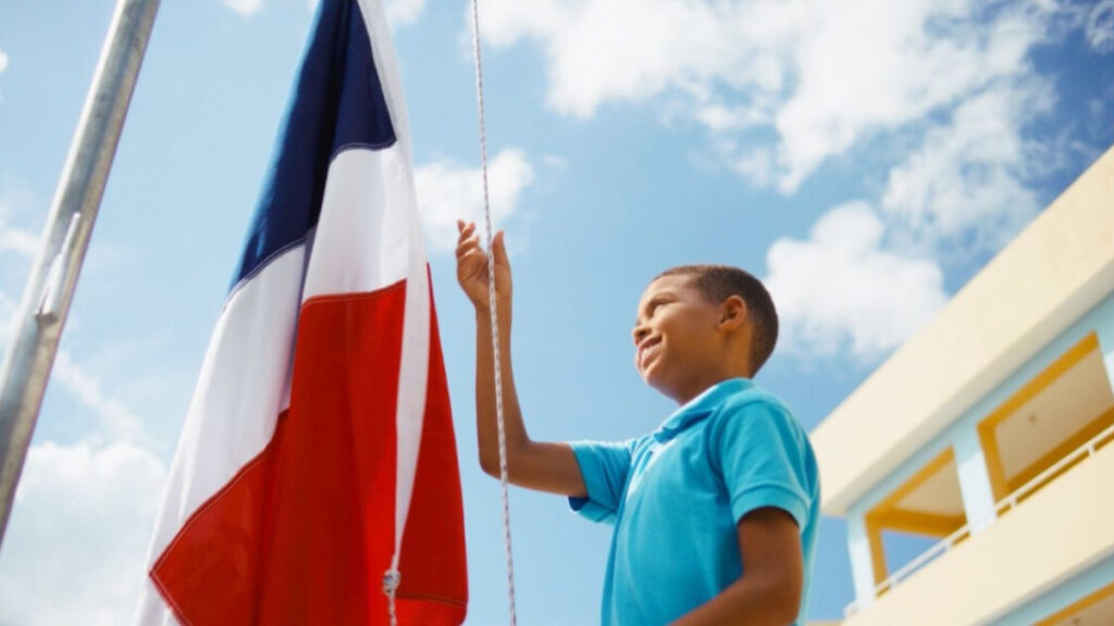 Ministerio de Educación invita a vivir la patria todos los días con la campaña educativa “Dominicanos al 100”