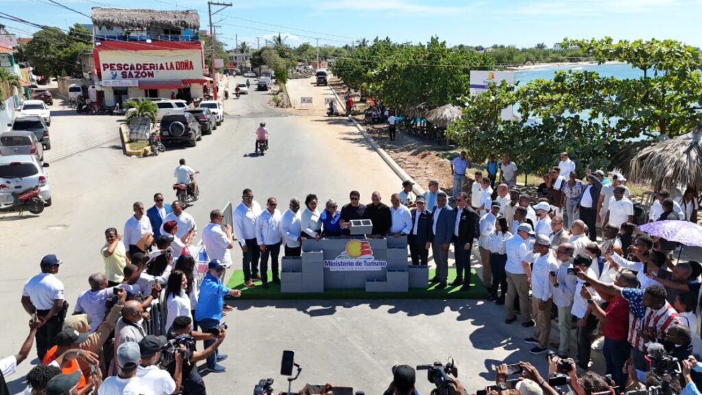 @DavidColladoM pone en marcha inicio del remozamineto de la playa El Faro en SPM