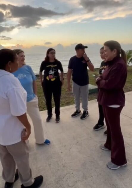 @CarolinaMejiaG Salí tempranito a ver el amanecer en el malecón y me encontré con tanta gente linda