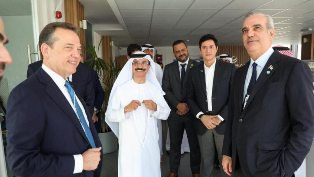 Presidente Abinader se reúne con el líder global de DP World para consolidar a la República Dominicana como centro logístico y de inversión regional