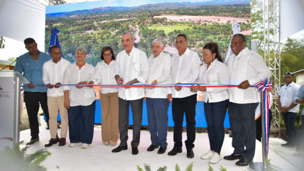 Presidente Abinader entrega la carretera Bayaguana–El Puerto, eje clave de integración regional