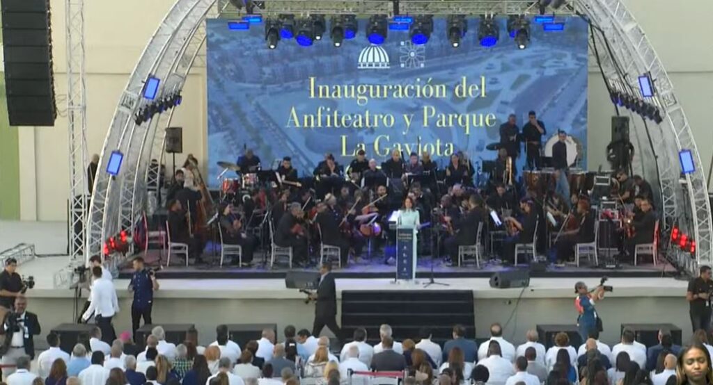 EN VIVO @LuisAbinader Servidores Públicos y autoridades en Acto de inauguración del Anfiteatro de Ciudad Juan Bosch