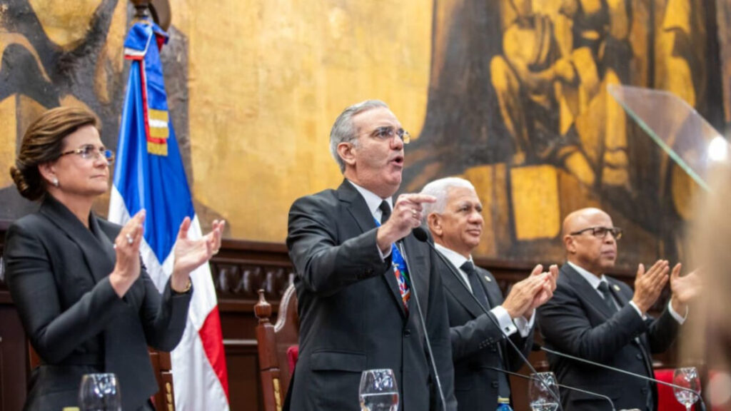 Presidente Abinader reitera que en su gobierno no existen intocables ni privilegios frente a la ley y que la lucha contra la corrupción no es una declaratoria más; es su columna vertebral, su brújula moral inamovible