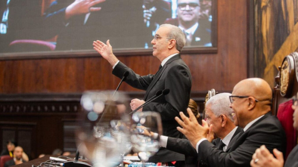 Presidente Abinader asegura que la fortaleza democrática es clave para la confianza de los ciudadanos