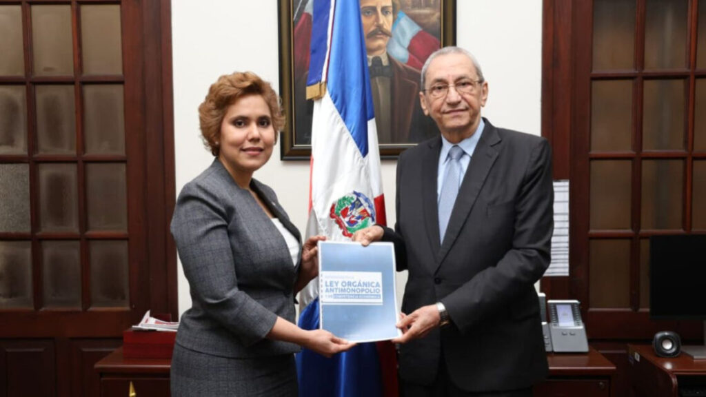 ProCompetencia entrega al Poder Ejecutivo anteproyecto de reforma a la Ley 42-08