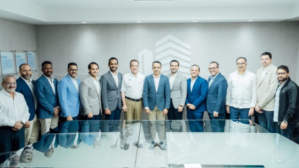 @ItoBisono sostiene reunión encuentro con la directiva @aprocovici en Santiago