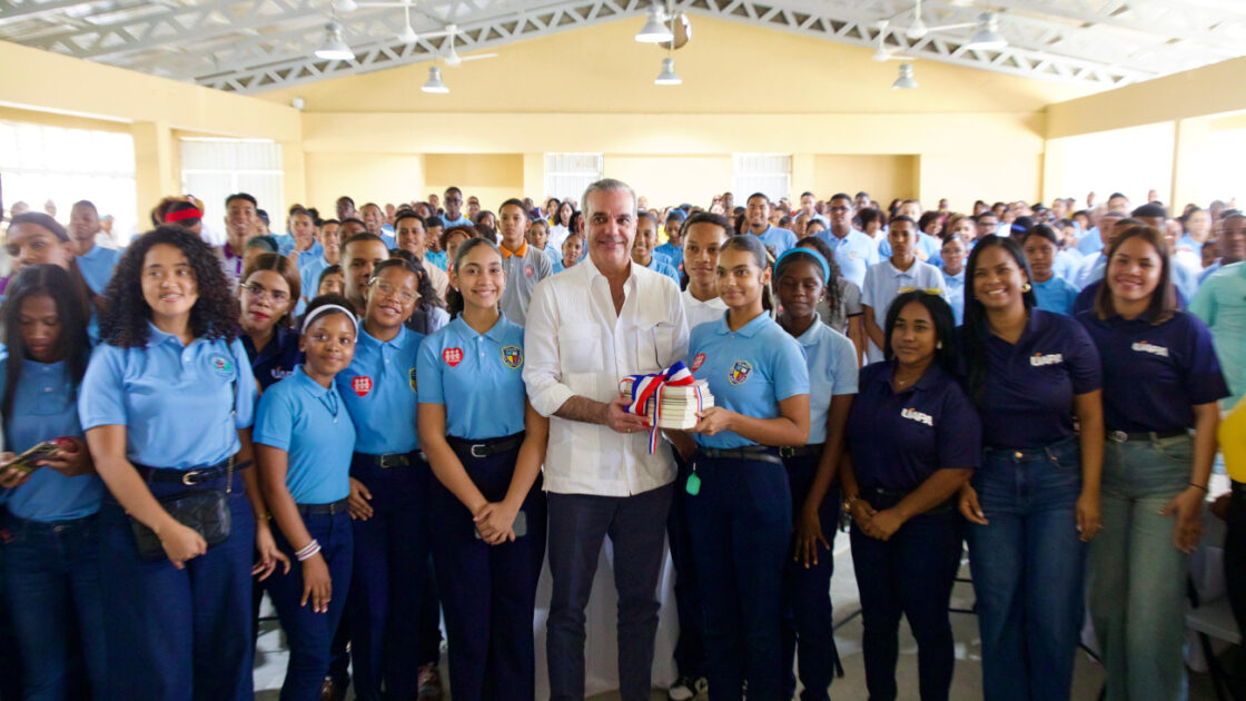 Presidente Abinader inaugurará centros educativos, un puente y ampliación de acueducto en Azua