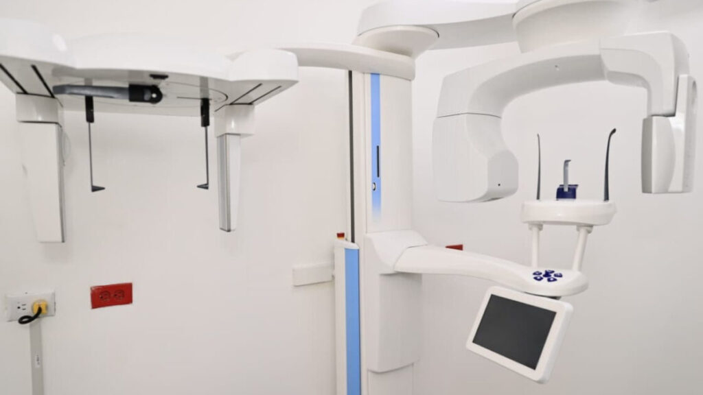 Director del SNS entrega tomógrafo panorámico en el Hospital Inmaculada Concepción de Cotuí