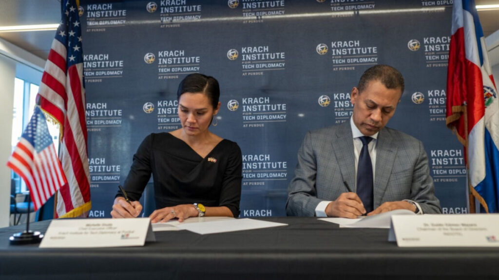 Indotel firma acuerdo con el Krach Institute de Purdue para fortalecer diplomacia tecnológica de República Dominicana