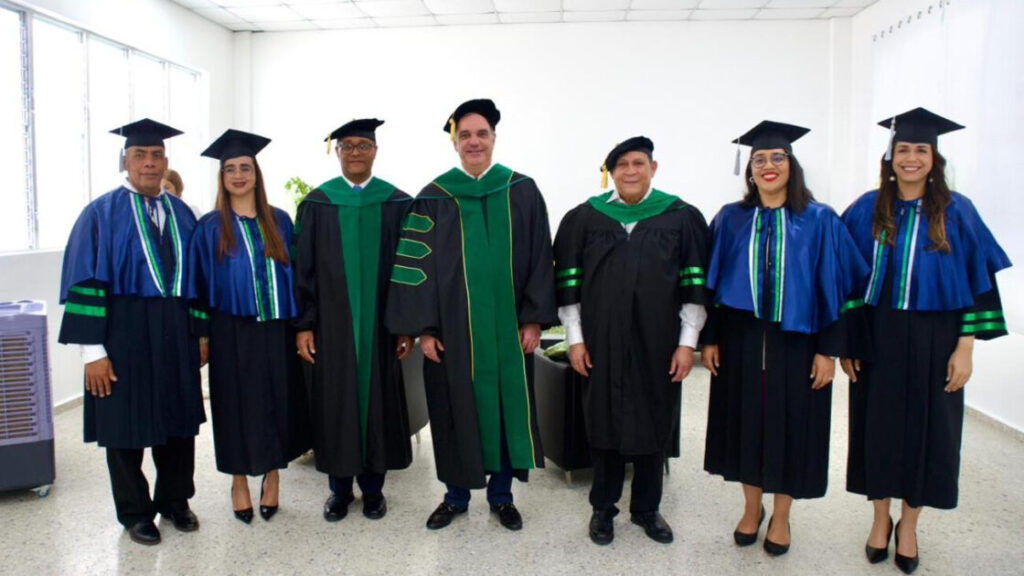 Presidente Abinader encabeza primera graduación del Recinto Sur de la Universidad ISA, provincia San Juan, lo cual multiplica oportunidades de progreso a la región
