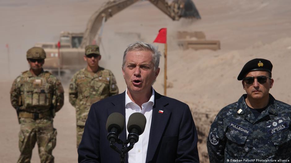 Kast inaugura en Chile obras de barrera fronteriza con Perú