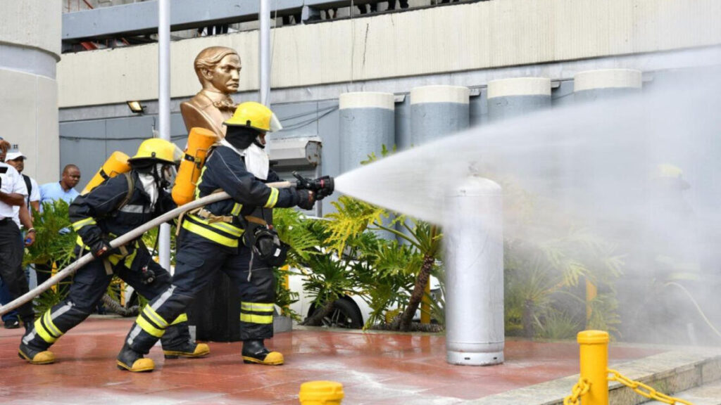 Bomberos dominicanos celebran su día con avances en modernización y fortalecimiento del servicio