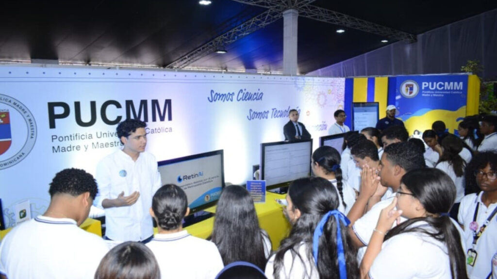 Más de 2,000 estudiantes participan en jornada de actividades de la V Feria de Innovación Industrial en Santiago