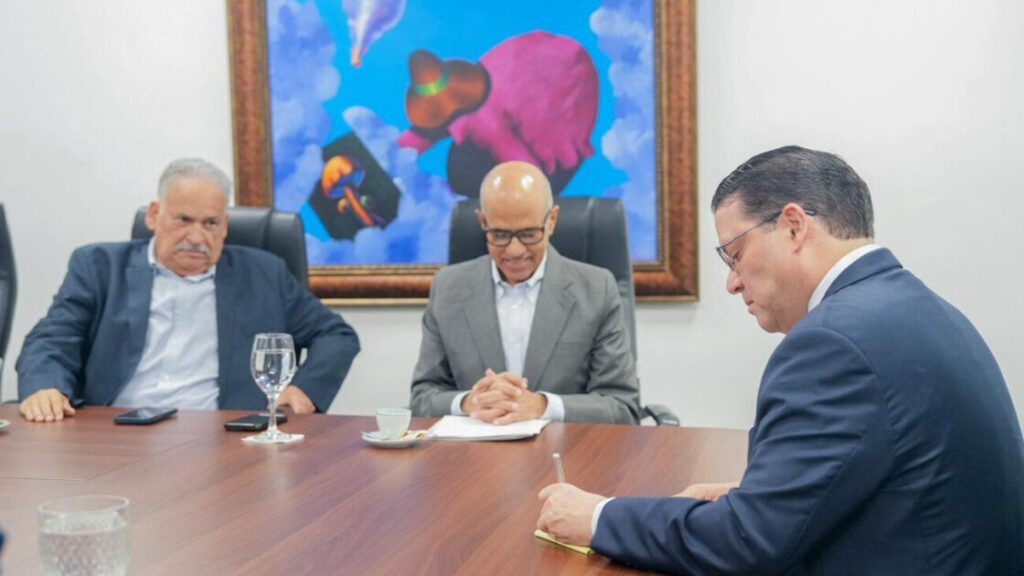 Ministro Sanz Lovatón lidera reunión con el sector provisiones para asegurar la cadena de suministro frente a la crisis en Medio Oriente