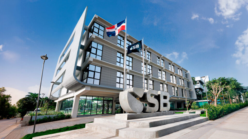 Mujeres superan a los hombres en acceso a préstamos formales en República Dominicana