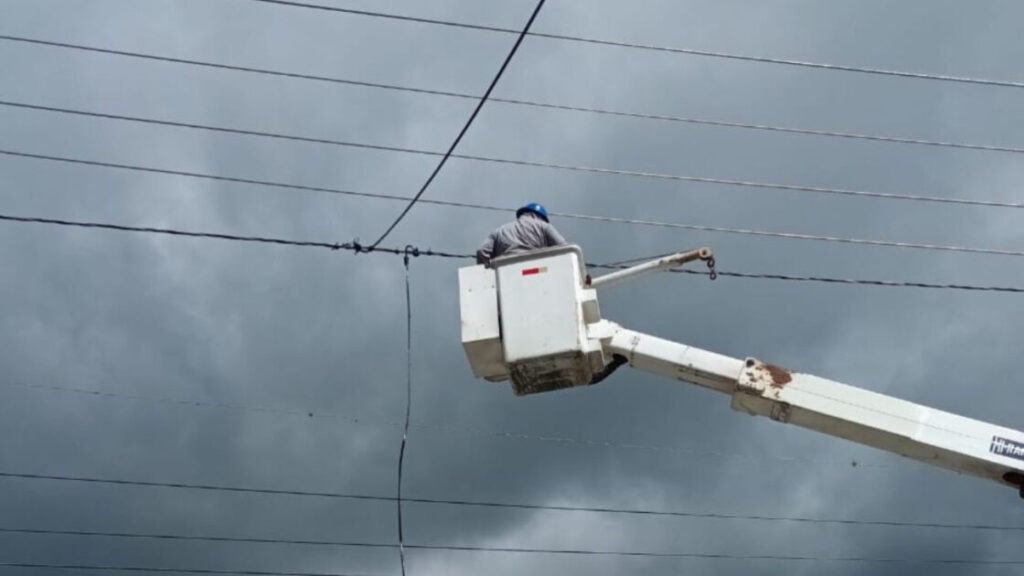 Edesur desarrolla amplio operativo de regularización en Nizao, San José de Ocoa