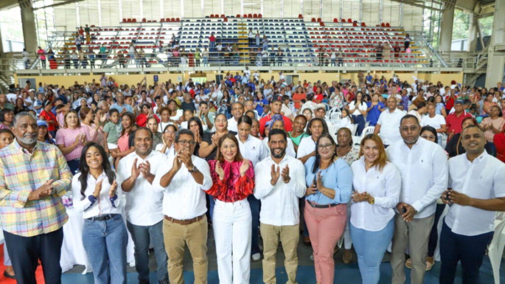 Beneficiarias de programas de Supérate del GSD exponen sus necesidades