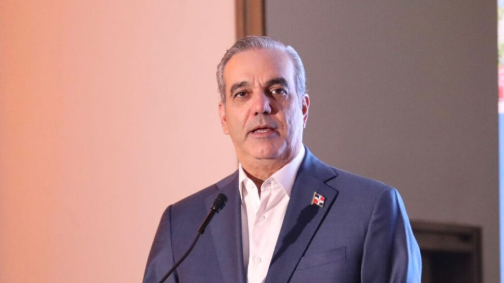 Presidente Abinader convoca a representantes comerciales e industriales para tratar la estabilización de precios de alimentos y servicios ante crisis internacional