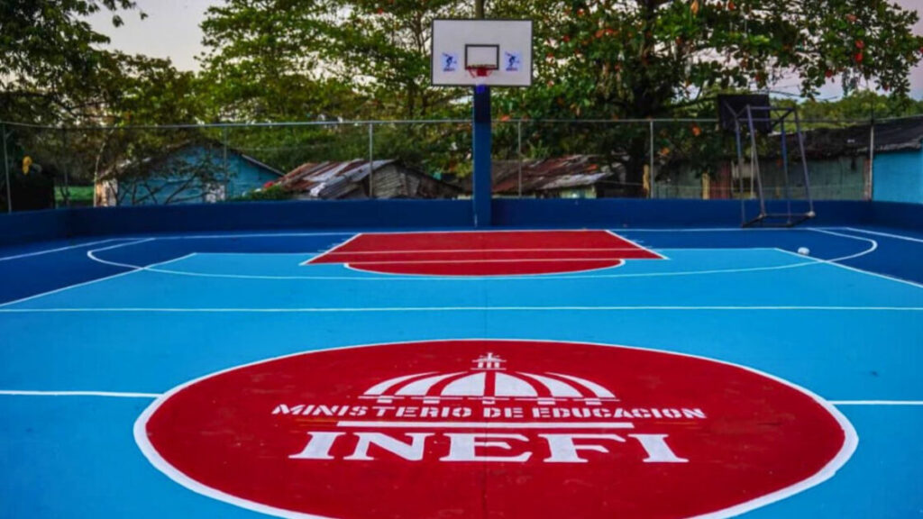 Inefi entrega 48 canchas remozadas en todo el país en dos meses para fortalecer el deporte escolar