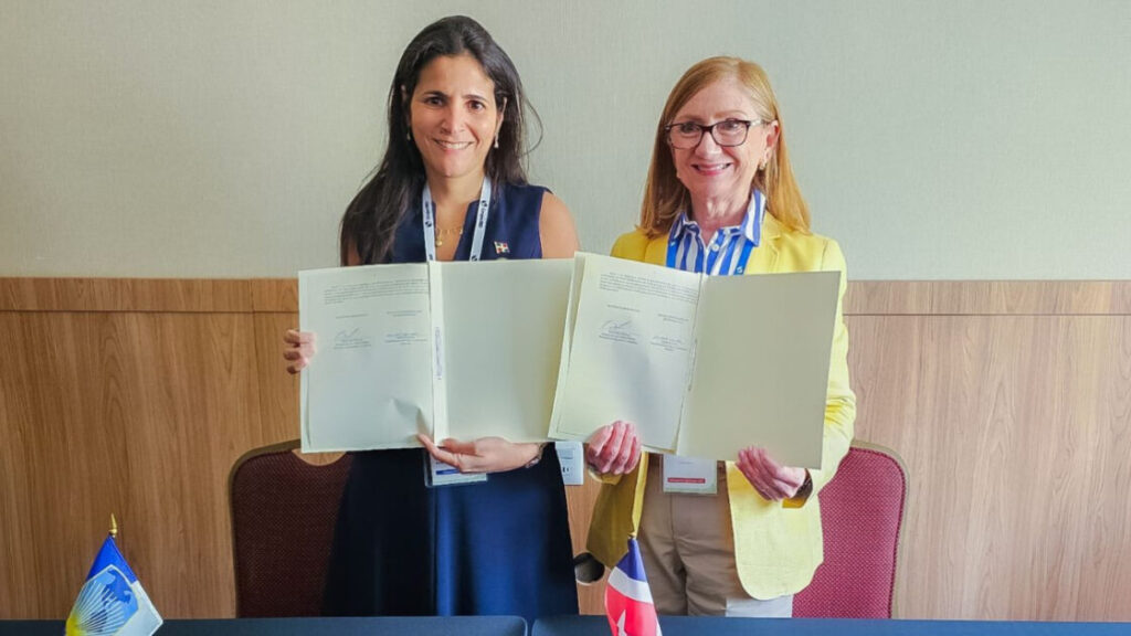 RD y BID firman acuerdo para impulsar ingreso del país a la OCDE