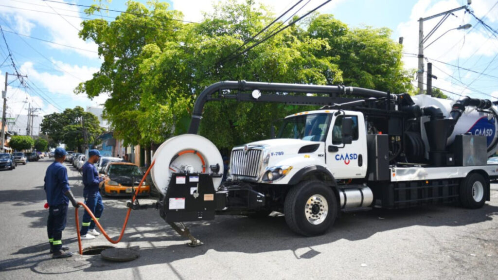 Caasd resuelve más de 60 obstrucciones del alcantarillado con nuevos camiones hidrosuccionadores