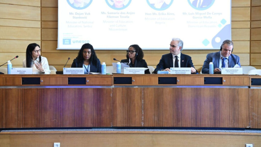 Ministro Luis Miguel De Camps destaca en la Unesco la Estrategia Nacional de Competencias Digitales como eje de transformación educativa nacional