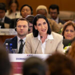 Primera dama RD @RaquelArbaje expone en Washington sobre los avances del país en tecnología educativa