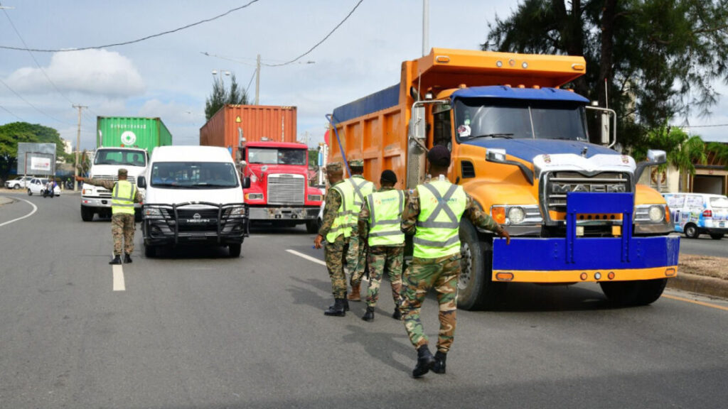 Intrant restringe vehículos pesados durante Semana Santa 2026 para reforzar la seguridad vial