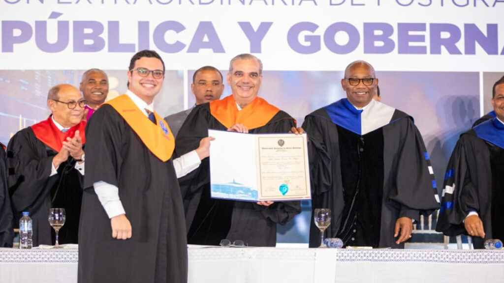 Presidente Luis Abinader encabeza histórica graduación de 199 servidores públicos y fortalece la profesionalización del Estado