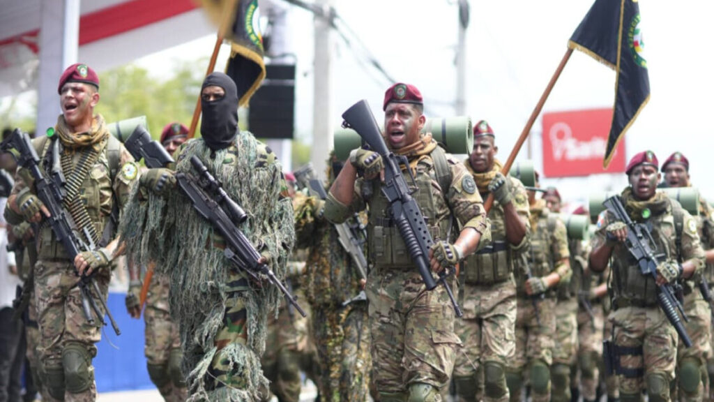 Presidente Abinader encabeza desfile cívico-militar y policial en conmemoración del 182 aniversario de la Batalla del 19 de Marzo