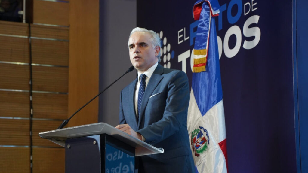 Ministro de Educación participará en cumbre global de la Unesco sobre transformación digital y equidad