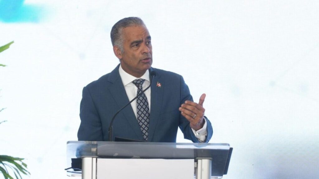 Mantenimientos programados en plantas eléctricas no comprometen el suministro, afirma el ministro Joel Santo