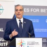 🔴 EN VIVO | Participaicón Presidente @LuisAbinader en Foro Anticorrupción de la OCDE  París, Francia