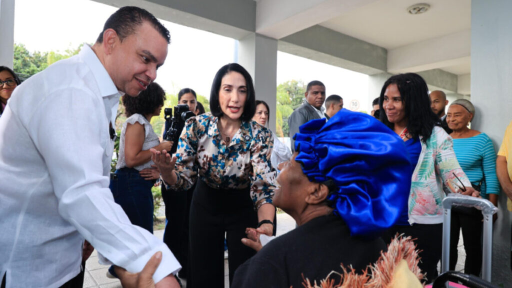 Primera dama y director del SNS visitan el Incart para evaluar servicios oncológicos