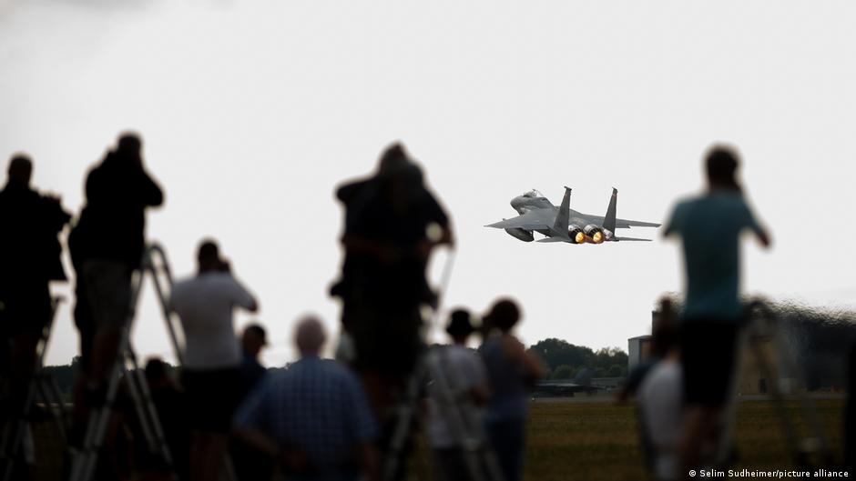EE.UU. rescata con vida al piloto de avión derribado en Irán
