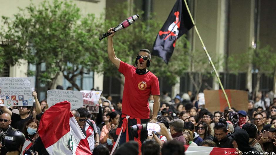 Protestan en Perú ante la falta de resultados electorales