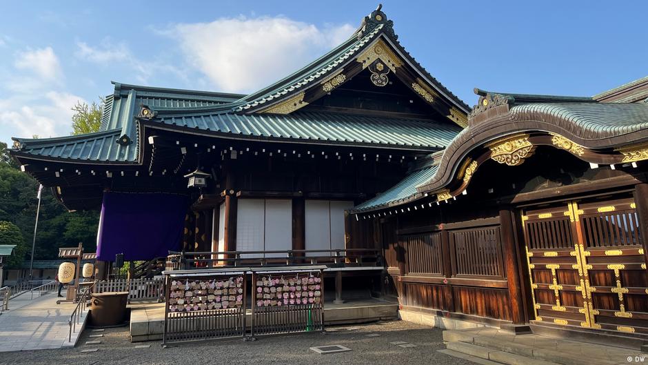 Takaichi envía ofrenda a santuario símbolo del militarismo