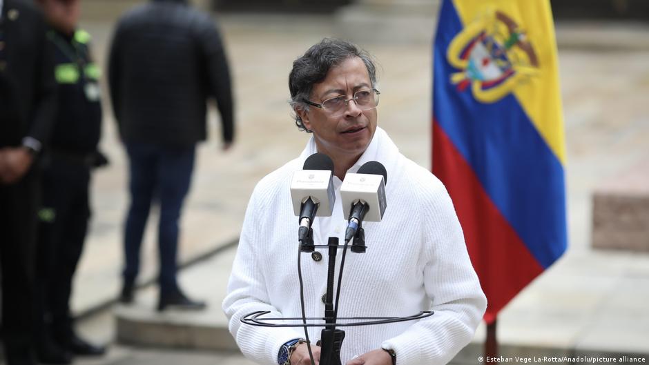 Petro acusa a Noboa de “entregar la frontera a la mafia”