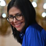 EE.UU. suspende sanciones a presidenta interina de Venezuela