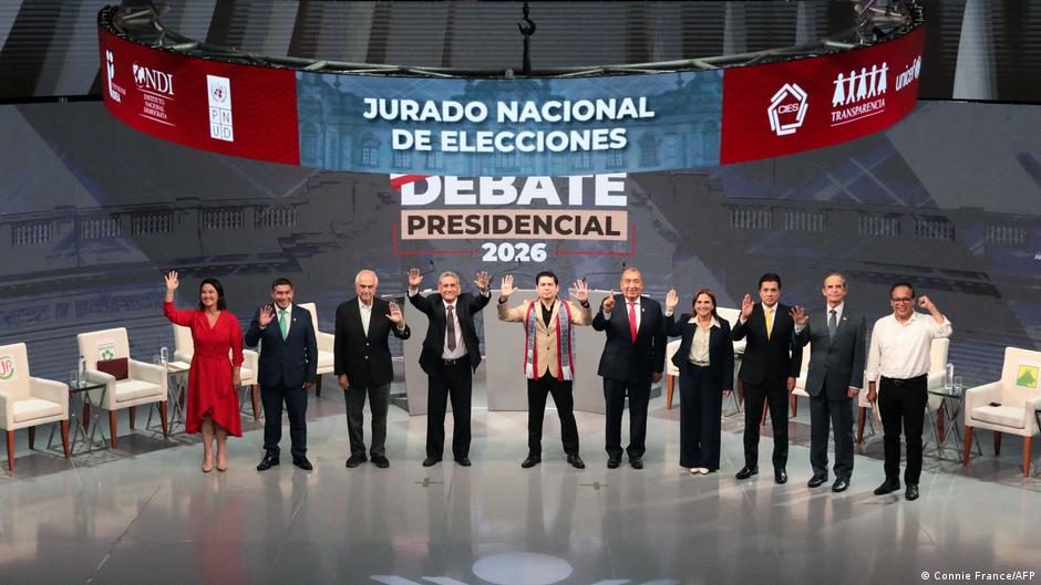 Candidatos de derecha lideran encuestas en Perú