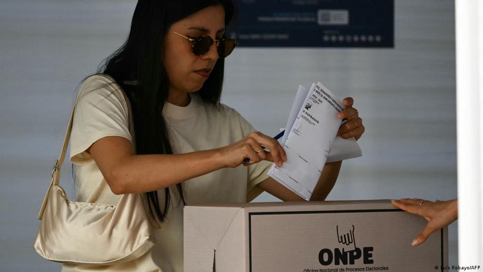 Cierran mesas de votación en presidenciales de Perú