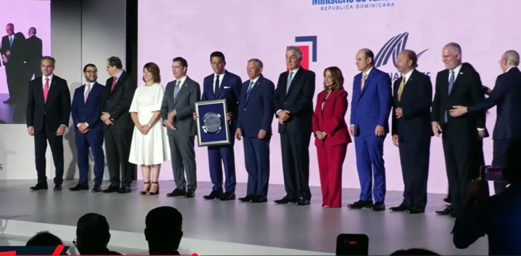 RECONOCIMIENTO a @DavidCollado @TurismoRD: Llama a dejar las críticas y a aprovechar la estabilidad de RD para seguir creciendo