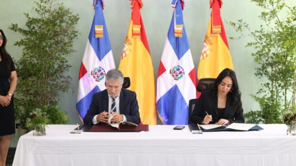 La República Dominicana firma tratado con España para fortalecer la prevención y detección del crimen organizado