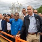 Presidente Abinader visita zona afectada por lluvia en los Alcarrizos