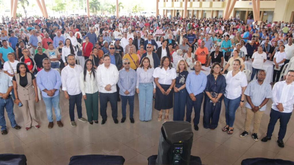 Supérate reúne a más de 2,000 personas en Bonao para fortalecer la protección social y el bienestar familiar